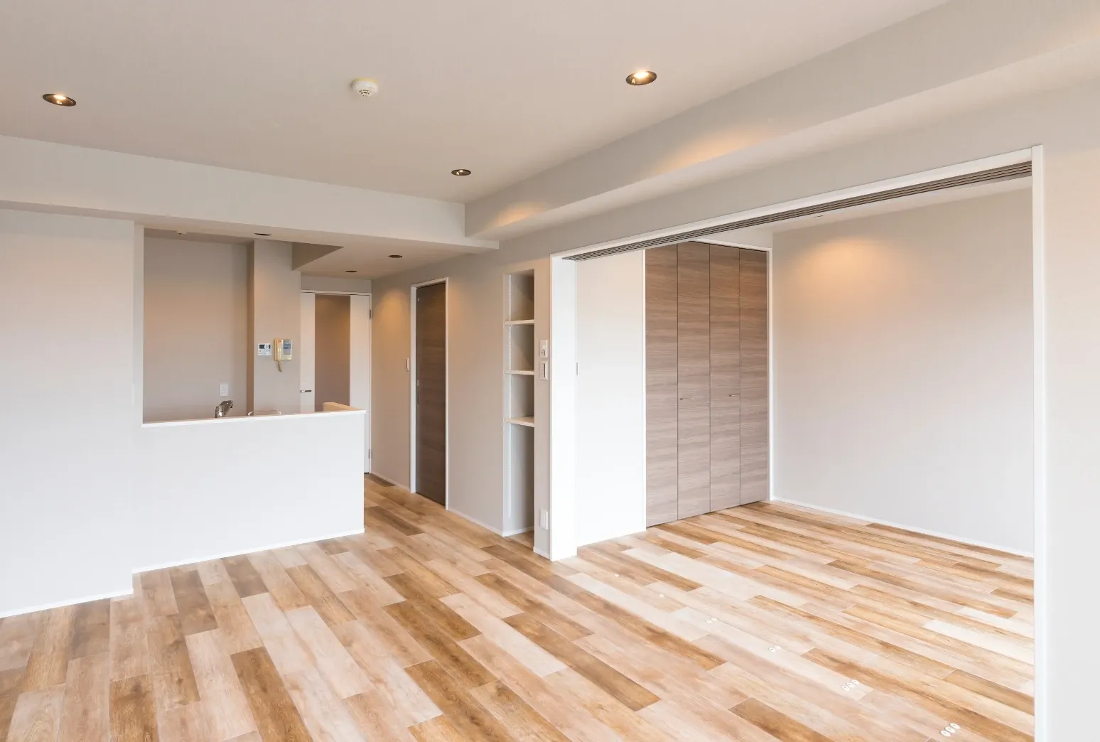 まだ家具が空いていない部屋